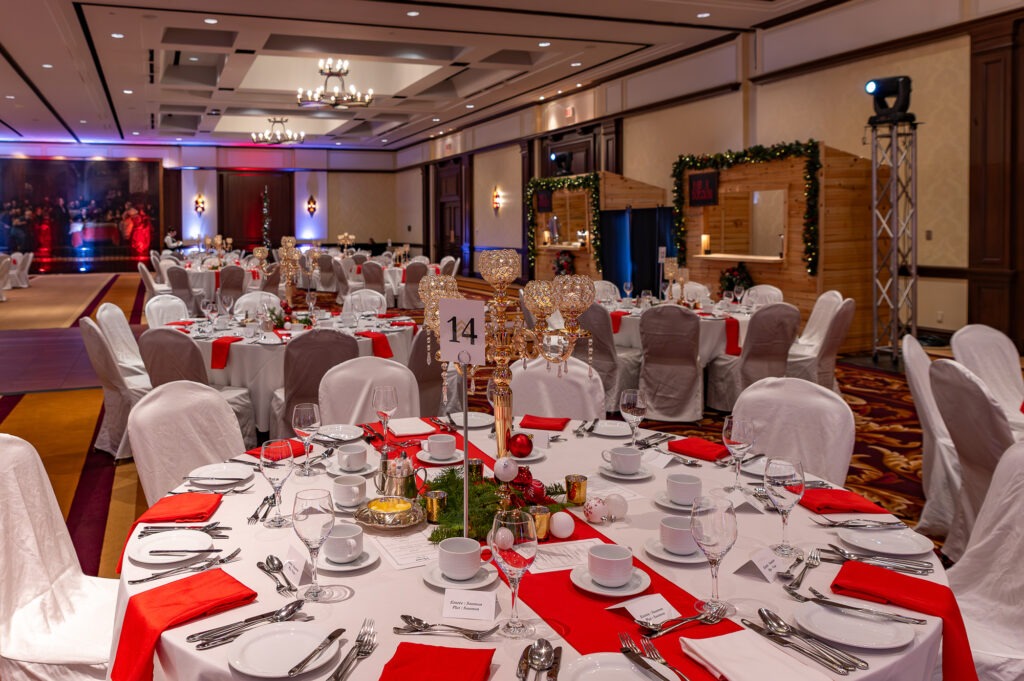 Salle de banquet élégante pour Noël